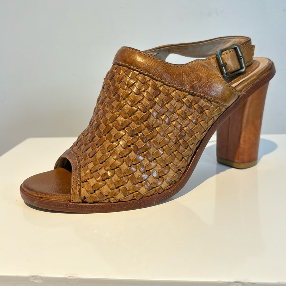 FRYE Sofia Women's Heels Sandals Size Brown Woven Leather Buckle 4" Heel size 8 - Picture 1 of 14